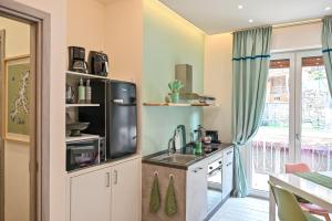 A kitchen or kitchenette at Solema Lake Como