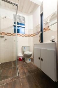 Ένα μπάνιο στο APARTAMENTO 10 PERSONAs