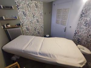 Ένα ή περισσότερα κρεβάτια σε δωμάτιο στο studio chambre 45m2