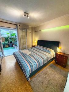 Posteľ alebo postele v izbe v ubytovaní Modern Apartment in The Heart of Athens Near Acropolis