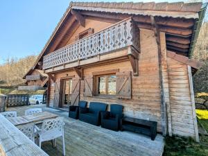 Balkón nebo terasa v ubytování Chalet cosy à La Bresse avec WIFI et parking, proche pistes - FR-1-589-310