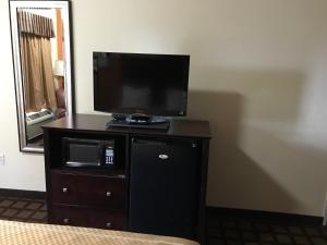 TV a/nebo společenská místnost v ubytování Executive Inn and Suites