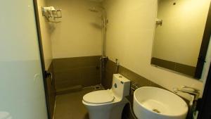 Koupelna v ubytování PHÚC HƯNG HOTEL