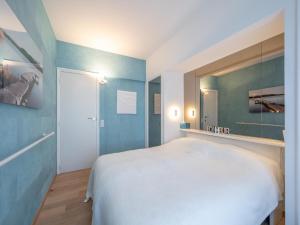 Ένα ή περισσότερα κρεβάτια σε δωμάτιο στο Apartment in Knokke near the Beach