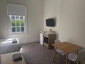 TV a/nebo společenská místnost v ubytování Woolpack Hotel Parramatta
