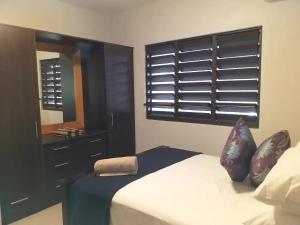 Ένα ή περισσότερα κρεβάτια σε δωμάτιο στο Apt 1 Great mountain views In Nadi, My Ecolodge +6 φωτογραφίες