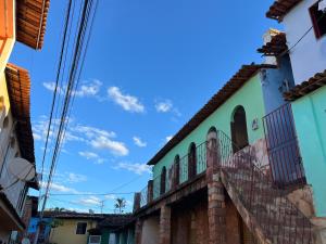 a street view of a building with a blue sky at Casa Iter Hostel & Base Trail in Lençóis +15 photos