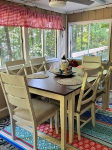 Gambar di galeri bagi Lakeside cottage w/ 3 bed, 2 bath & spectacular view! di Lucas