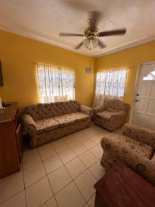 Χώρος καθιστικού στο Jimmys Cozy Corner