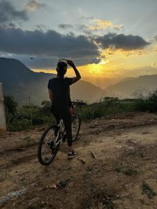a person riding a bike on a dirt road at El Nido de Fenix in Aratoca