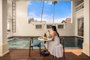 Sundlaugin á Spring Breeze Hotel Hoi An eða í nágrenninu