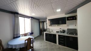 a kitchen with a bed and a table in a room at Manantial de sirenas in Tupiza