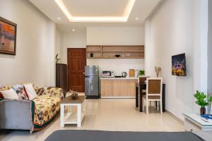 Η κουζίνα ή μικρή κουζίνα στο B Homestay Deluxe 01