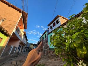 a person taking a picture of a building at Casa Iter Hostel & Base Trail in Lençóis