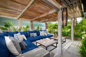 a living room with a blue couch at Ipanema Villa Bali in Canggu