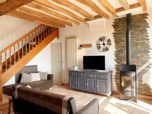 a living room with a television and a fireplace at Gîte tout confort 2 ch, jardin, proche Blois & Chambord - FR-1-491-463 in Saint-Claude-de-Diray