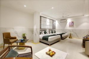 Postel nebo postele na pokoji v ubytování Hotel DELHI 37 by STAR GROUP