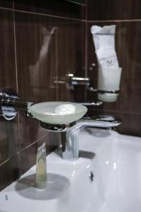 Koupelna v ubytování Yerevan Centre Hotel + 37 fotografií