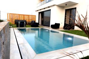 Bazén v ubytování Destino Sea View Villa with private pool nebo v jeho okolí