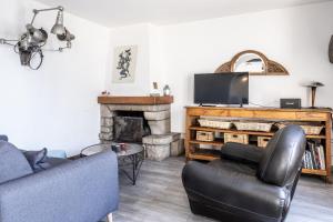 a living room with a couch and a fireplace at La Champtocette de la Loire in Champtoceaux