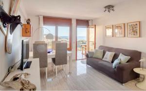 Χώρος καθιστικού στο TOSSA DE MAR, MIRAMAR con piscina