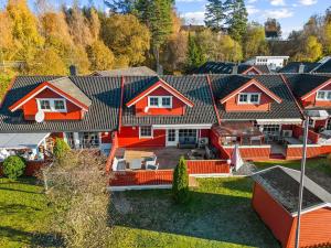 Una vista aérea de una casa con naranja. en Hus i Verdal, en Verdal