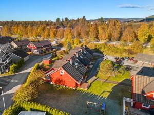 Una vista aérea de una casa en un barrio residencial. en Hus i Verdal, en Verdal