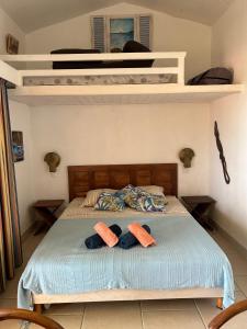 Postel nebo postele na pokoji v ubytování CASE COCO a SAINTE ANNE avec wifi vue mer + 16 fotografií