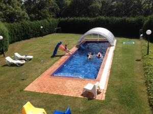 The swimming pool at or close to Villa Bosque Albite