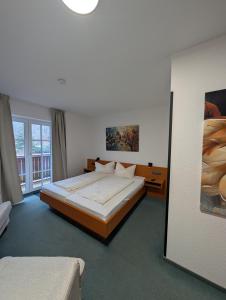 Postel nebo postele na pokoji v ubytování Parkhotel Bad Brambach