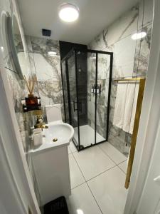Ванная комната в Vixen House +18 фотографий