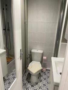 Ванная комната в Appartement proche gare de Melun