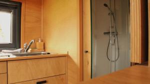 Koupelna v ubytování POP Tiny House Nagymaros