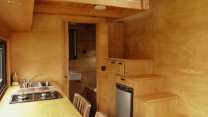 Kuchyň nebo kuchyňský kout v ubytování POP Tiny House Nagymaros