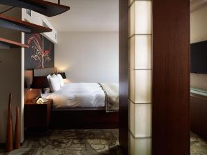 Postel nebo postele na pokoji v ubytování Akasaka Granbell Hotel