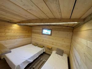 Ένα ή περισσότερα κρεβάτια σε δωμάτιο στο La Cabane de Mercone CINTU