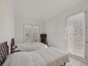 Ένα ή περισσότερα κρεβάτια σε δωμάτιο στο Vue imprenable sur l'océan pour 4 personnes