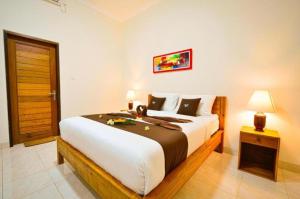 a bedroom with a large bed in a room at Canggu Kayuma House in Canggu