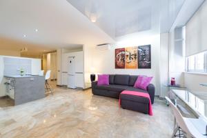 Kuchyň nebo kuchyňský kout v ubytování Suites Garden Loft Picasso + 22 fotografií