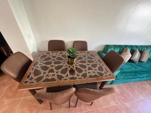 Posezení v ubytování Fnideq Superbe appartement