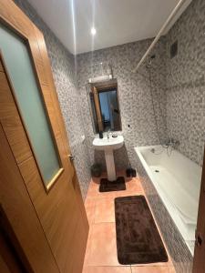 Koupelna v ubytování Fnideq Superbe appartement