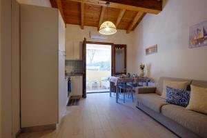 a living room with a couch and a table at Dimora blù al centro in Teulada
