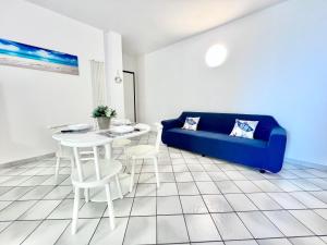 Χώρος καθιστικού στο Mono Rosina, aria condizionata e balcone a soli 50 metri dal mare! by Alfareal