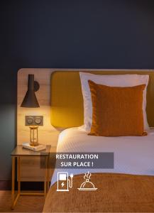 Postel nebo postele na pokoji v ubytování Kyriad Tours Sud - Ballan Mire