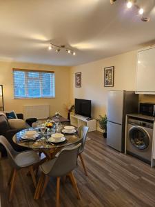 Kuchyň nebo kuchyňský kout v ubytování 2Bedroom Flat Western Elms Free Parking Reading