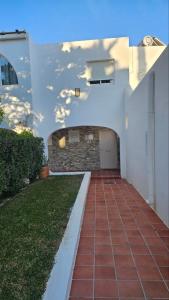 a building with a brick wall and a brick walkway at Casa Chafarinas in Vera