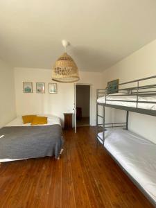 Ένα ή περισσότερα κρεβάτια σε δωμάτιο στο Le dortoir de Marie