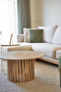 Posezení v ubytování Palm Beach Residency - Beachside with Free Parking