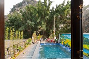 Bazén v ubytování Maison Tam Cốc Homestay nebo v jeho okolí