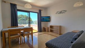 TV a/nebo společenská místnost v ubytování Marina Palmanova Apartamentos